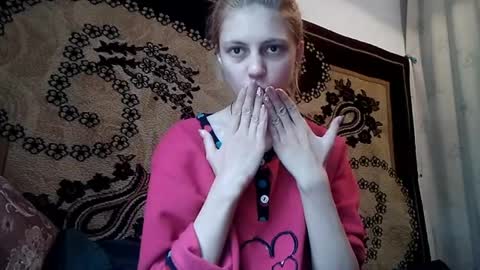 Snapshot of carissaalderson chatting on May 23, 3:23 am Kira online show from May 23, 3:23 am