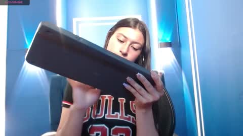 Snapshot of caritoluna_ chatting on November 22, 3:49 am Carito online show from November 22, 3:49 am