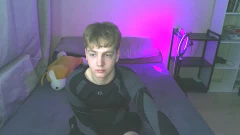 Snapshot of carl_kvirrr chatting on December 17, 1:16 pm Carl online show from December 17, 1:16 pm