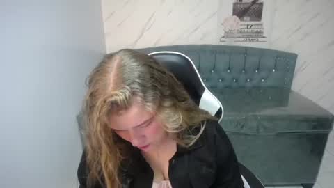 Snapshot of carla_ta chatting on July 7, 12:42 pm Ana online show from July 7, 12:42 pm