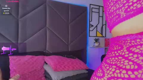 Snapshot of carlaguzman_ chatting on June 22, 6:27 pm Carla online show from June 22, 6:27 pm