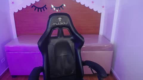 Snapshot of carlie_mayer chatting on September 30, 3:00 am CARLYE online show from September 30, 3:00 am