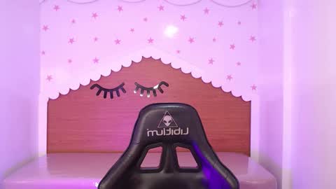 Snapshot of carlie_mayer chatting on October 15, 3:06 am CARLYE online show from October 15, 3:06 am