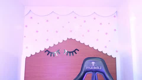 Snapshot of carlie_mayer chatting on October 29, 3:20 am CARLYE online show from October 29, 3:20 am