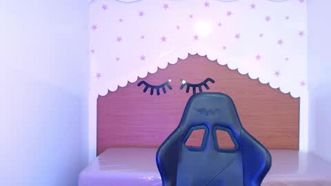 Snapshot of carlie_mayer chatting on November 21, 3:16 am CARLYE online show from November 21, 3:16 am