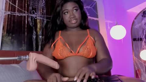 Snapshot of carliemoss chatting on October 29, 8:21 pm    online show from October 29, 8:21 pm