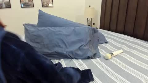 Snapshot of carliescott_meow chatting on December 2, 5:48 am Carlie online show from December 2, 5:48 am