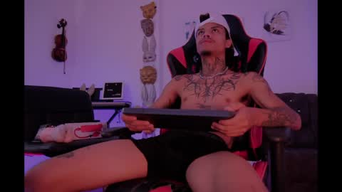 carlitos_gomez online show from May 2, 2:05 am