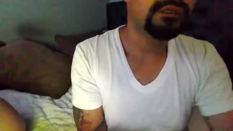 Snapshot of carlos100699 chatting on August 5, 6:05 am carlos100699 online show from August 5, 6:05 am