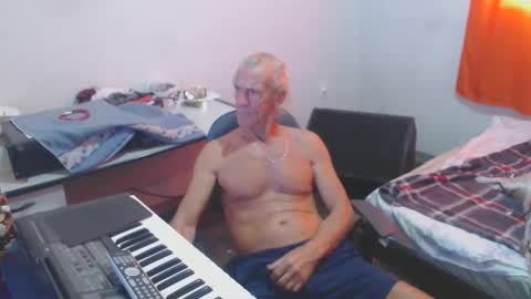 Snapshot of carlos2557 chatting on May 31, 3:08 pm carlos online show from May 31, 3:08 pm