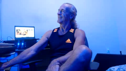 Snapshot of carlos2557 chatting on June 10, 1:50 am carlos online show from June 10, 1:50 am