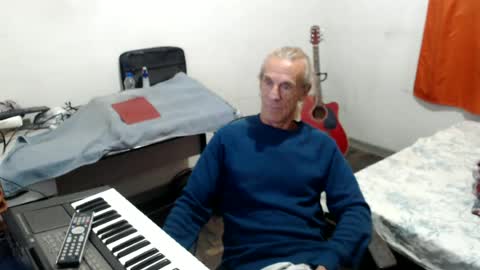 Snapshot of carlos2557 chatting on June 19, 2:49 am carlos online show from June 19, 2:49 am