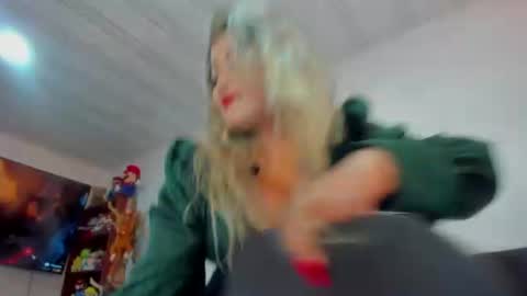 carlota_flow online show from June 12, 7:57 pm