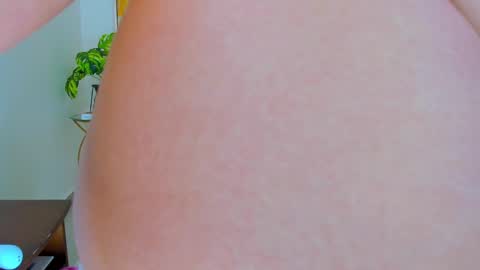 Snapshot of carlota_peach chatting on January 3, 3:44 pm Andrea online show from January 3, 3:44 pm