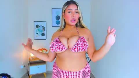 Snapshot of carlota_peach chatting on March 7, 4:13 am Andrea online show from March 7, 4:13 am