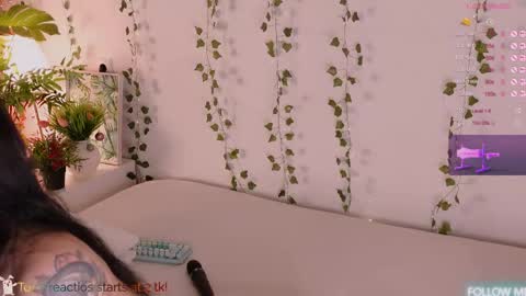 Carly online show from April 29, 9:32 pm