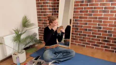 Eva online show from November 25, 7:25 pm