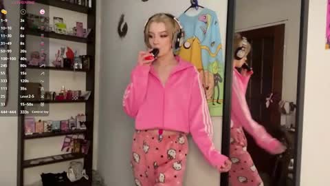 Elina online show from June 8, 9:04 pm