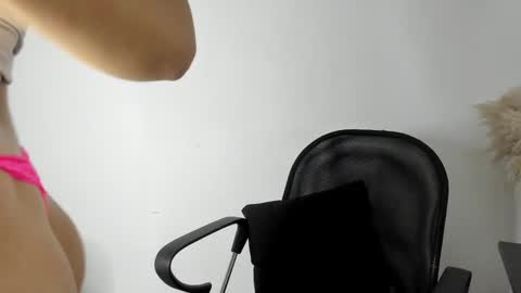 Snapshot of carolay759687 chatting on January 3, 4:22 am carolay759687 online show from January 3, 4:22 am