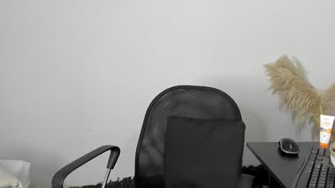 Snapshot of carolay759687 chatting on January 7, 12:13 am carolay759687 online show from January 7, 12:13 am