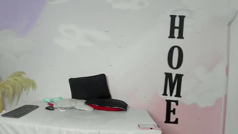 Snapshot of carolay759687 chatting on January 27, 10:06 am carolay759687 online show from January 27, 10:06 am