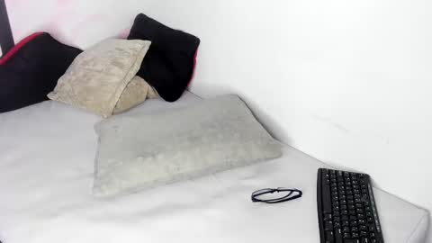 Snapshot of carolay759687 chatting on February 10, 9:25 am carolay759687 online show from February 10, 9:25 am