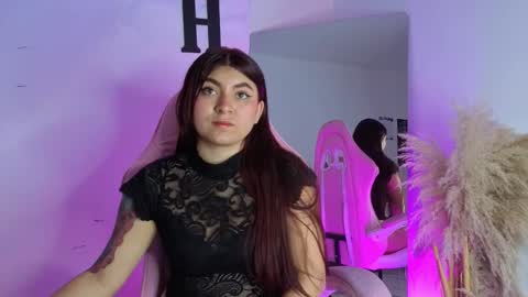 Snapshot of carolay759687 chatting on September 11, 4:34 am carolay759687 online show from September 11, 4:34 am