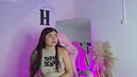 Snapshot of carolay759687 chatting on September 18, 3:08 am carolay759687 online show from September 18, 3:08 am