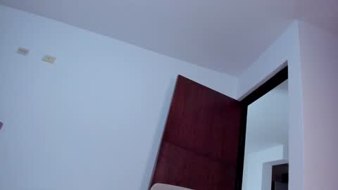 Snapshot of caroliine__ chatting on December 18, 6:35 pm Caroline online show from December 18, 6:35 pm