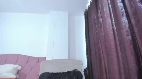 Snapshot of caroliine__ chatting on December 4, 2:15 pm Caroline online show from December 4, 2:15 pm