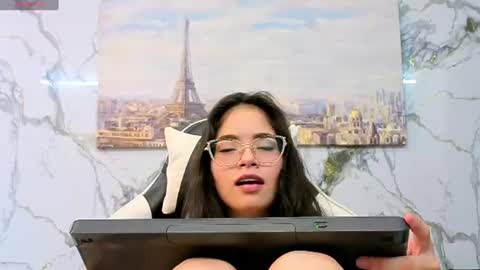 Snapshot of carolina23_pm chatting on June 24, 11:15 pm carolina23_pm online show from June 24, 11:15 pm