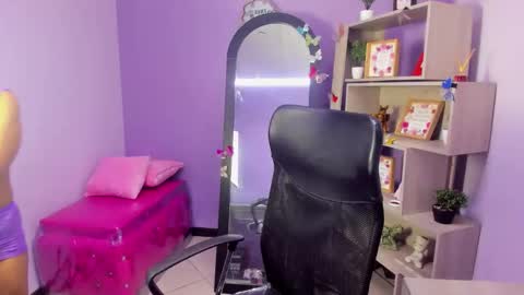 Snapshot of carolina_suarez_ chatting on September 13, 2:33 am carolina suarez online show from September 13, 2:33 am