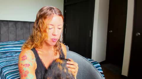 carolina_zaens online show from February 24, 6:06 pm