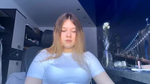 carolindueno online show from February 21, 8:04 am