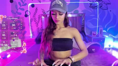 Snapshot of caroline_cute7 chatting on December 14, 4:01 am caroline 3 online show from December 14, 4:01 am