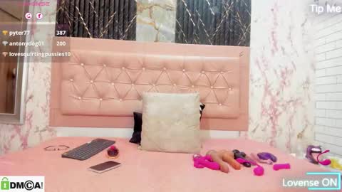 Snapshot of caroline_daring chatting on January 10, 3:19 am caroline daring online show from January 10, 3:19 am