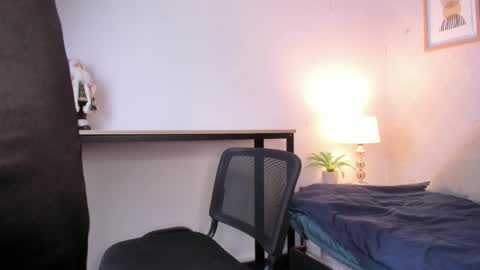  Caroline  online show from January 15, 11:37 am