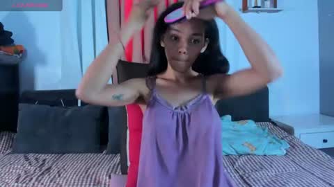 caroline_east online show from June 16, 1:30 am