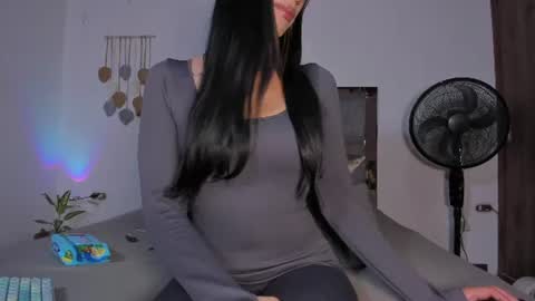 Snapshot of caroline_m8 chatting on August 3, 3:27 am CAROLINE online show from August 3, 3:27 am