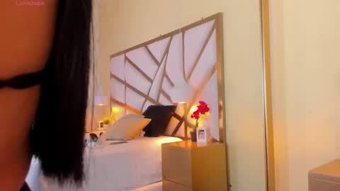 Caroline online show from November 9, 1:31 pm