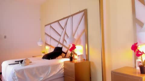 Caroline online show from December 5, 12:14 pm