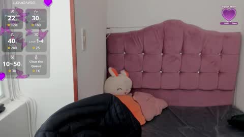 Snapshot of caroline_rodriguez_9 chatting on October 29, 7:04 pm caroline_rodriguez_9 online show from October 29, 7:04 pm