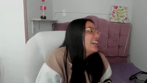 Snapshot of caroline_rodriguez_9 chatting on December 14, 11:59 am caroline_rodriguez_9 online show from December 14, 11:59 am