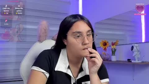Snapshot of caroline_rodriguez_9 chatting on May 13, 7:22 pm caroline_rodriguez_9 online show from May 13, 7:22 pm