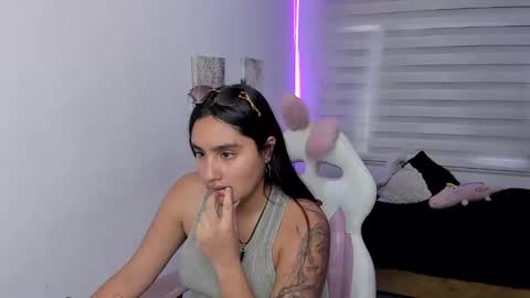 Snapshot of caroline_rodriguez_9 chatting on May 30, 7:11 pm caroline_rodriguez_9 online show from May 30, 7:11 pm