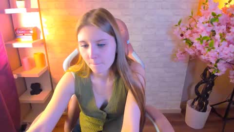 Caroline online show from February 5, 8:19 am