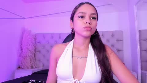 Caroline online show from May 3, 1:06 pm