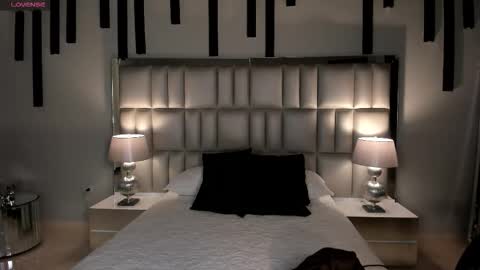 Snapshot of carolinegrace_ chatting on November 19, 10:37 am Caro online show from November 19, 10:37 am