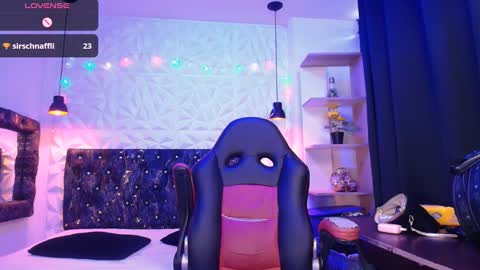 Snapshot of carolinescoth_dl chatting on January 7, 8:31 pm Caroline Scoth online show from January 7, 8:31 pm