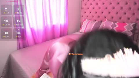 Caroline  online show from March 12, 3:18 pm